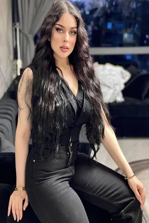 Introducing the Alluring Arlette Coral for Unforgettable Moments